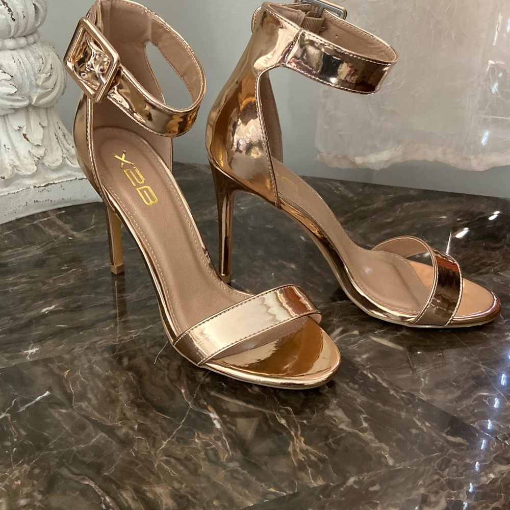 NEW!!!!STUNNING ROSE GOLD HEELS - Picture 2 of 5
